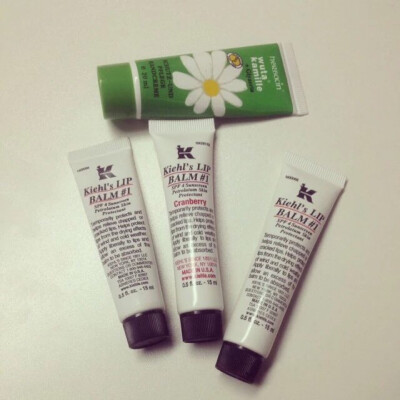 Kiehl's 唇膏。