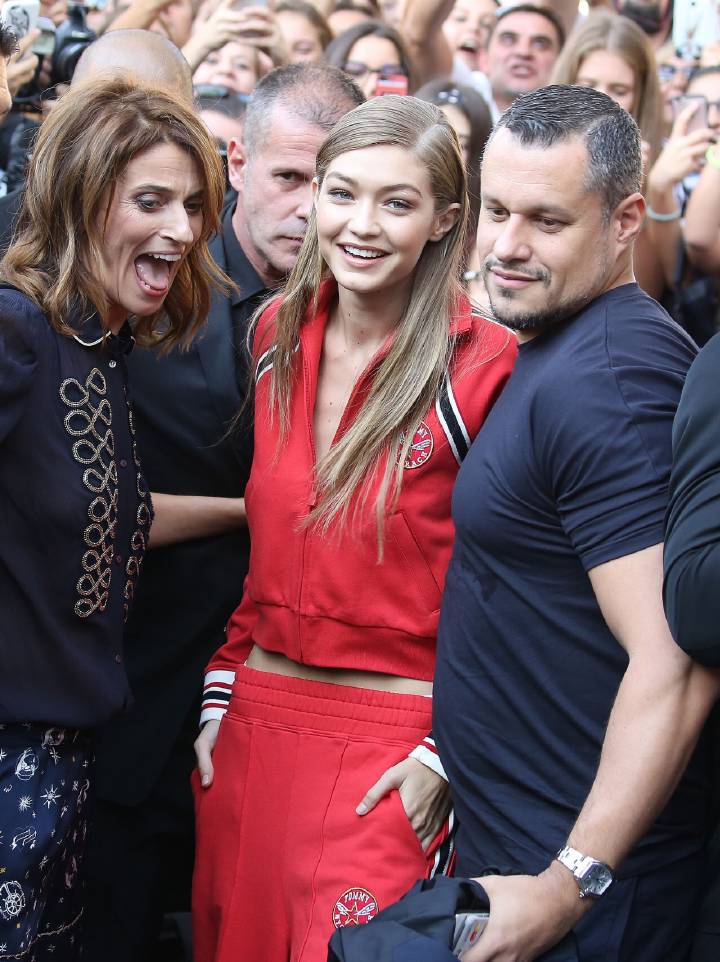 吉吉·哈迪德 (Gigi Hadid) 1995年4月23日生于美国洛杉矶，是美国新生代模特和电视名人。2014年，吉吉·哈迪德被《体育画报》评为模特新秀之一。 欧美 街拍 维秘 超模 