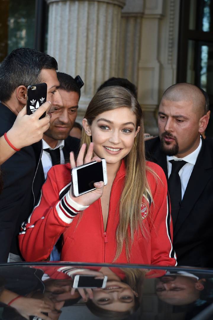 吉吉·哈迪德 (Gigi Hadid) 1995年4月23日生于美国洛杉矶，是美国新生代模特和电视名人。2014年，吉吉·哈迪德被《体育画报》评为模特新秀之一。 欧美 街拍 维秘 超模 