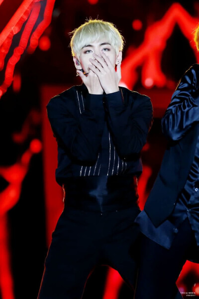 【161023】釜山BOF闭幕式 饭拍高清 1P cr.@VISUAL_SHOCK （转载请注明原出处）
油管：【O网页链接】