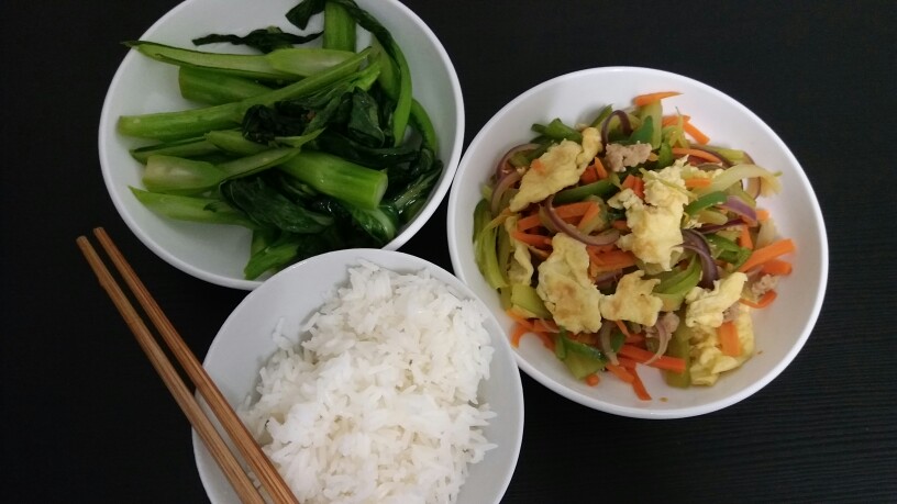 雞蛋炒三絲，菜心，米飯