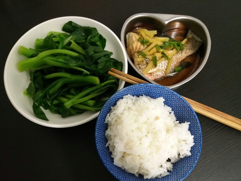 清蒸魚，菜心，米飯