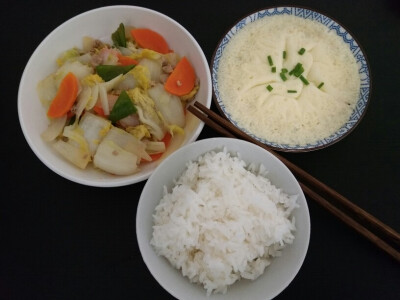 雞蛋蒸肉餅，肉碎炒娃娃菜，米飯