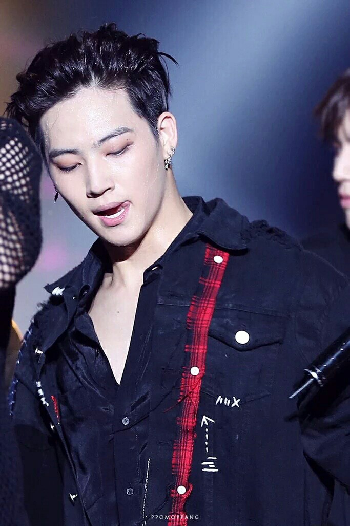 普。林在范（JB），of GOT7［cr.logo］
说真的，好喜欢这身装扮，这领口，我要die