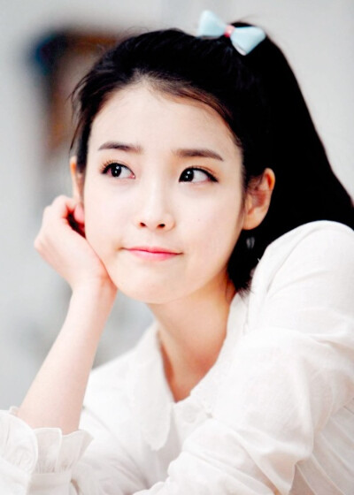 IU 李智恩