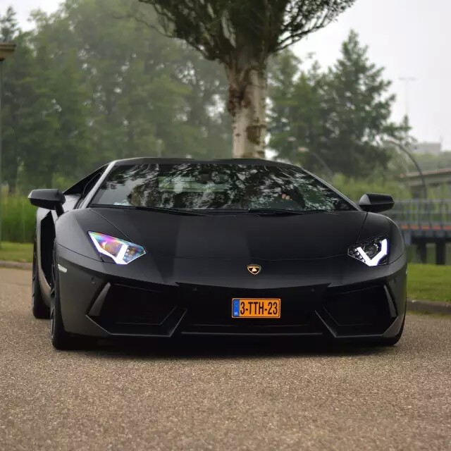 Lamborghini 埃文塔多剧毒黑【黑色暴力】艺术，设计，写真，特写，旅行，摄影◢超跑，贵族，现代，时尚◢跑车◢街拍，原创，生活，◢意境 ，壁纸，锁屏，酷炫，流行，青年，欧美，安利好货，潮流◢侵删↣ ...♛by.艾莉薇儿*