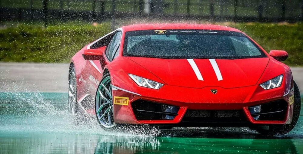 Lamborghini 飓风【兰博基尼赛道】艺术，设计，写真，特写，旅行，摄影◢超跑，贵族，现代，时尚◢跑车◢街拍，原创，生活，◢意境 ，壁纸，锁屏，酷炫，流行，青年，欧美，安利好货，潮流◢侵删↣ ...♛by.艾莉薇儿*