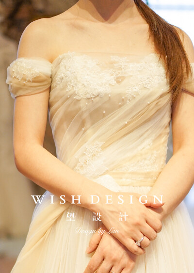 个性化的兰奕婚纱设计满足各种气质新娘
