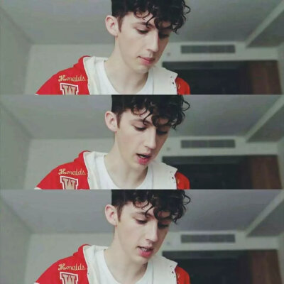 【Pics】TROYE SIVAN_Red 阳光大男孩~