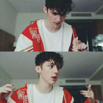 【Pics】TROYE SIVAN_Red 阳光大男孩~