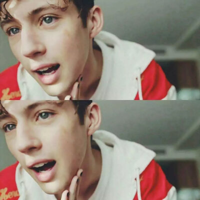 【Pics】TROYE SIVAN_Red 阳光大男孩~