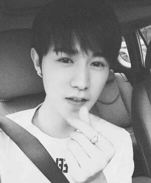 可爱的童锦程程
by辰小默