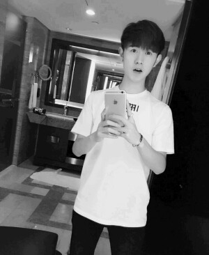 可爱的童锦程程
by辰小默