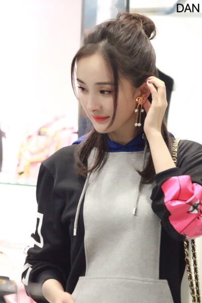 杨幂 壁纸/头像 原图cr水印