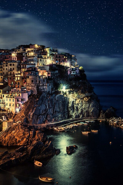 【意大利--五渔村】Cinque Terre, Italy。（意大利语：Cinque Terre，又译：五乡地、五村镇）位于意大利利古里亚大区(Liguria)拉斯佩齐亚省海沿岸地区，是蒙特罗索（Monterosso al Mare）、韦尔纳扎（Vernazza）、科…