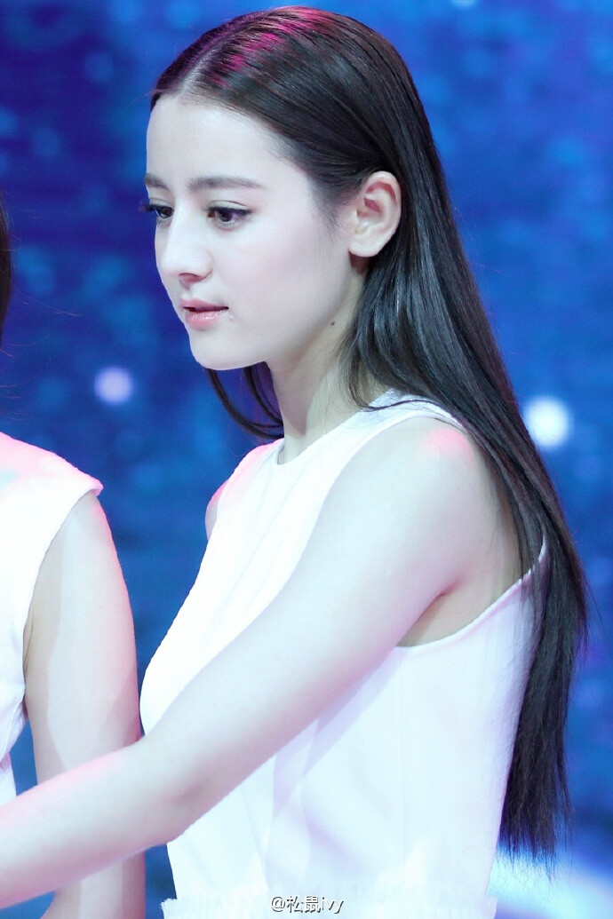 迪丽热巴,1992年06月03日出生于乌鲁木齐,中国内地女演员,维吾尔族