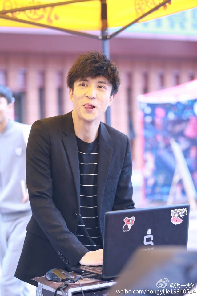 向全世界安利薛之谦