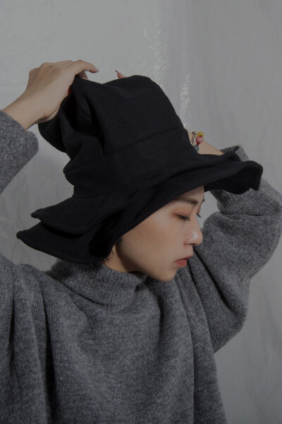 TINY IN 小众设计 女巫帽 毛呢