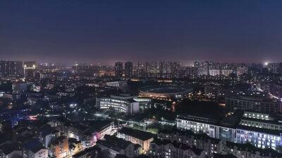 好久没有发特辑了kss
这是同学拍的校园夜景
你看
九点多了图书馆还是这么亮
kss
努力就会有回报
别给自己太大压力了
别着急
最好的最适合你的总会来的
有些话在微信里 电话里说不出口
只有在这里说说
希望有一天
不…