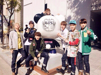 防弹少年团（BTS）/金南俊（Rap Monster）/金硕珍（Jin）/闵玧其（Suga）/郑号锡（J-hope）/朴智旻（Jimin）/金泰亨（V）/田柾国（Jung kook）/《Wings》/胖蛋Forever/胖弹一个都不少合集/集体照/