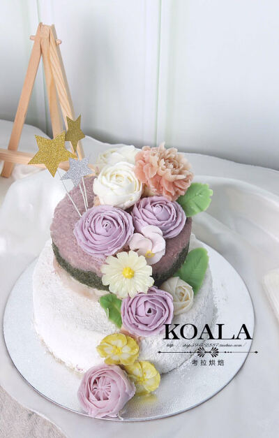 #韩式裱花#这款底胚是韩式米糕的裱花蛋糕，不同颜色有着不同的口味。如果你也想做出这样美美的蛋糕过上贩卖幸福的理想生活，请快约课吧