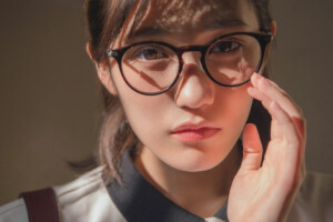 本月25日发售的AKB48渡边麻友时隔五年的写真集『不知不觉间』希望大家购买