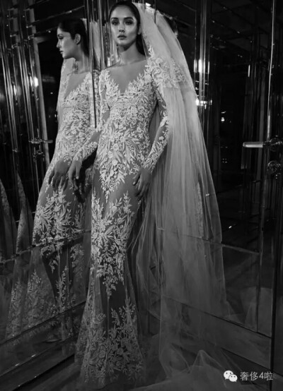 Zuhair Murad 2017 秋冬婚纱系列LookBook 模特 Leticia Guedes 出镜代言，摄影师 RabeeYounes 执镜。在这组黑白大片中，Leticia 身着品牌新季婚纱，在楼梯上和装着镜子的房间里，宛若待嫁的公主～