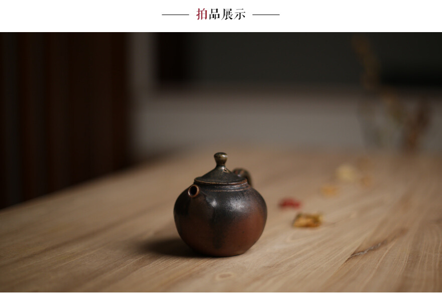 器世界 #台湾柴烧大师江富山作品 双炉窑茶壶收藏作品# 茶道 柴烧茶杯 千年制陶史，柴烧是中国传统血脉之一，是最原始的烧制方法，传统的柴烧方式，只为追求一种“去伪存真，返璞归真”的自然心态，江富山始终坚持“一心一器、一器一纹”的烧陶原则，每一件陶器都独一无二，犹如人的性格一样，承载了一份独一无二的本真。