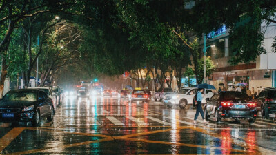 若你是古寺敲钟人 我便是晨起敲响的钟 不做你遥不可及的红尘
配图克文字哈哈哈