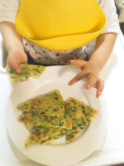 16161003晚晚餐餐一一小小银银鱼鱼青青菜菜鸡鸡蛋饼饼