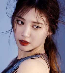 [禁二]金亚荣Yura，1992年11月6日出生于韩国蔚山广域市，韩国女歌手，女子组合Girls Day成员。