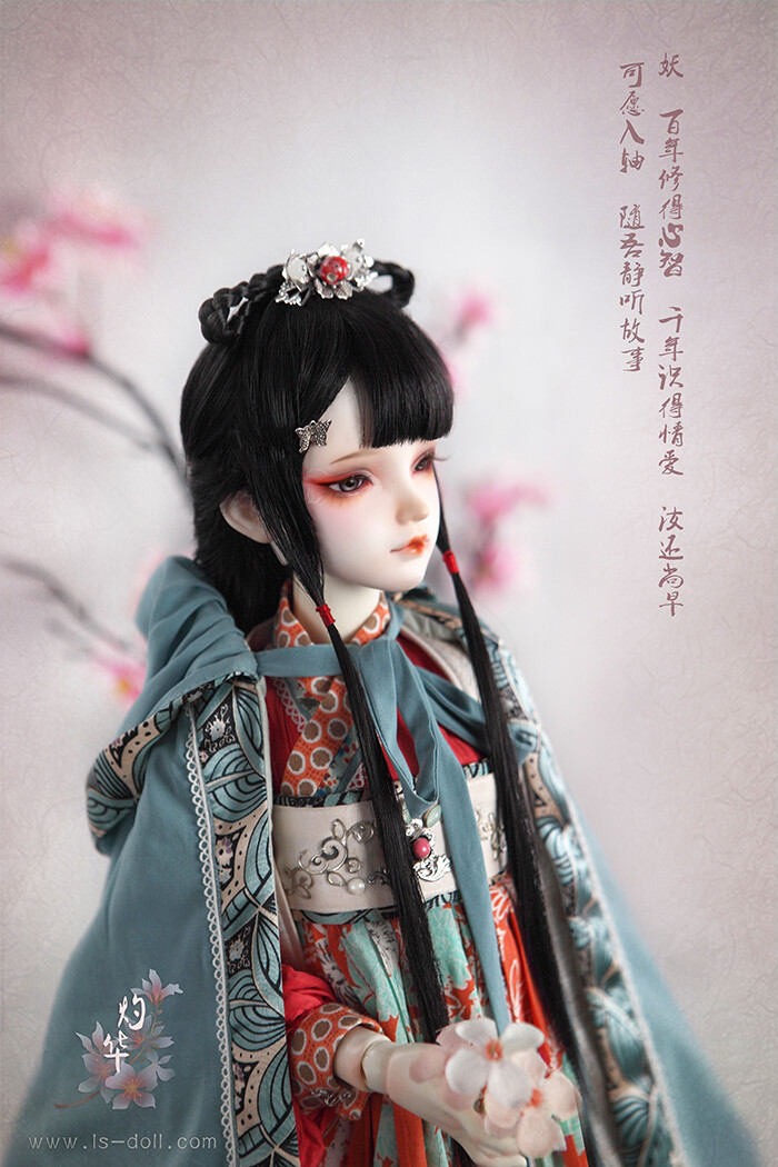 龙魂 桃花妖-灼华 1/3 bjd/sd娃娃 58女娃限量60体 她教我桃夭，唤我灼华，那眼里尽是满满的欢喜和憧憬。
之后，上了花轿，嫁人、生子、渐渐地……直到老去。
我……不能理解……”