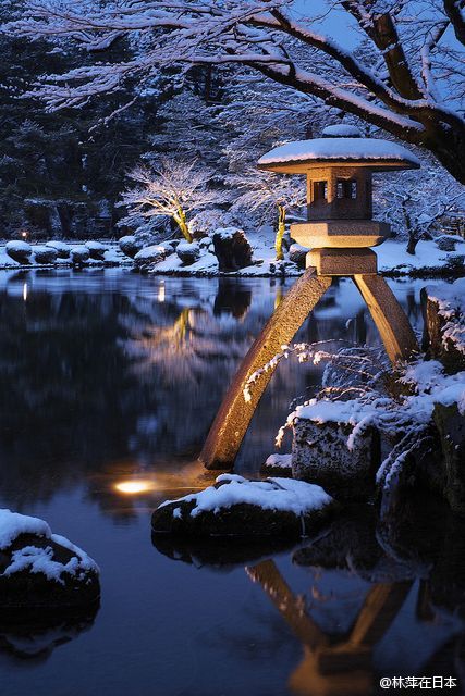 日本庭院，神社等里常见的元素：石灯笼