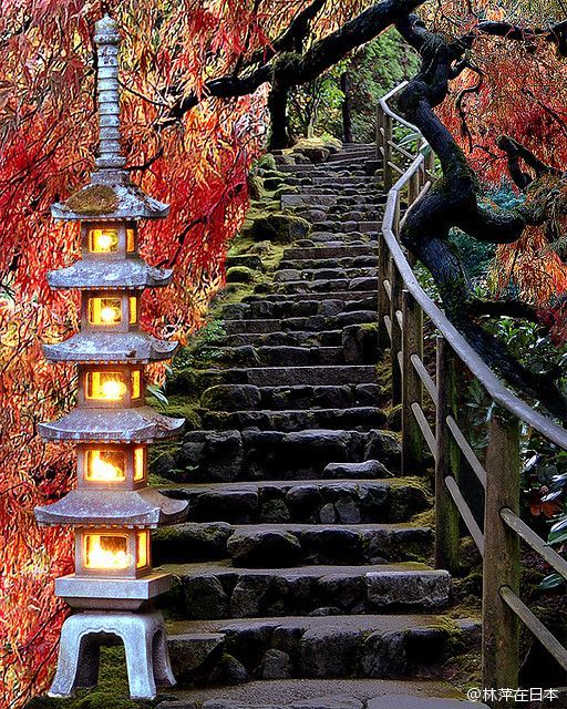 日本庭院，神社等里常见的元素：石灯笼