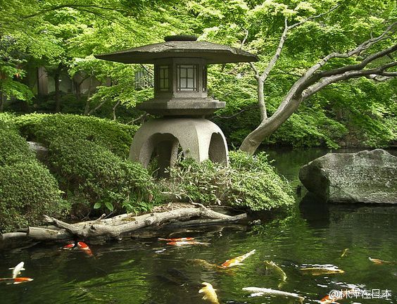 日本庭院，神社等里常见的元素：石灯笼