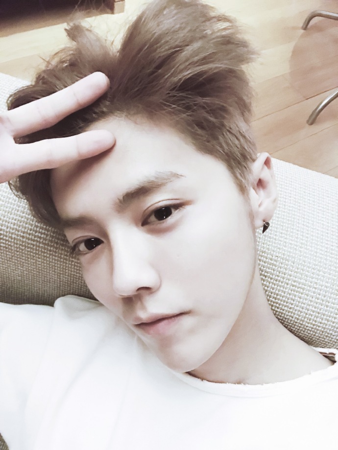 则【今天星期五,好久不见[嘻嘻][嘻嘻][嘻嘻]】 这眼神也太温柔了吧