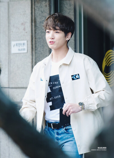 【@headlinerjk】161104 音乐银行中途外出&音乐银行再次上班 更新饭拍3