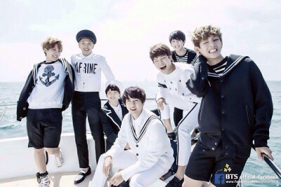 防弹少年团（BTS）、金南俊（Rap Monster）、金硕珍（Jin）、闵玧其（Suga）、郑号锡（J-hope）、朴智旻（Jimin）、金泰亨（V）、田柾国（Jung kook）《Wings》 胖蛋Forever、集体照