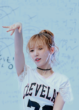 Red Velvet是韩国SM娱乐有限公司于2014年8月推出的女子演唱组合，起初由裴珠泫（Irene）、姜涩琪（SeulGi）、孙承欢（Wendy）、朴秀荣（Joy）4人组成。Red Velvet的经纪公司宣布增添金艺琳（Yeri）为组合的新成员