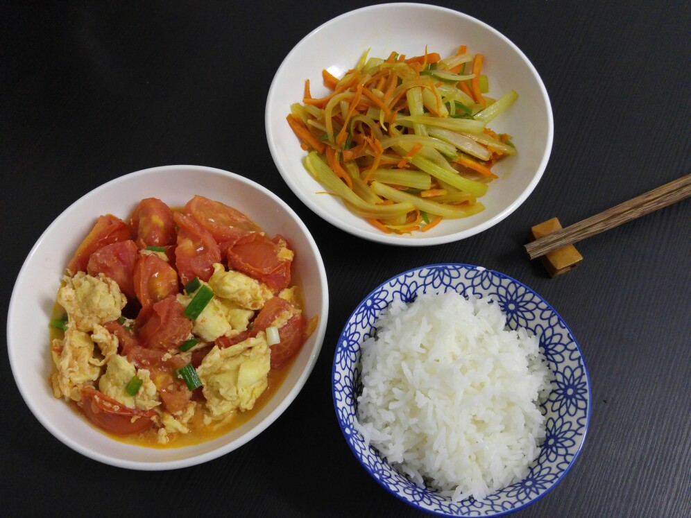 蕃茄炒蛋，炒素三絲，米飯，32