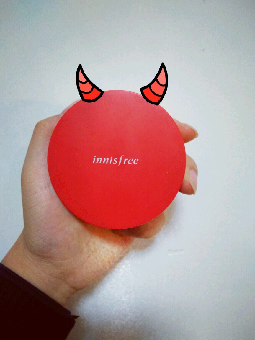 Innisfree悦诗风吟气垫 我买的隔离，红色控所以选了红色，简直美哭，我太爱了，咳，有点偏，隔离还是挺好用的。