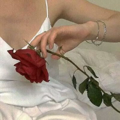 【头像】高清女头 男头 欧美 情侣 闺密头像清新 森系 韩系 可爱 搞怪 黑白 身体部位图 举牌 备忘录 「抱图随手点赞关注 ，谢谢！」