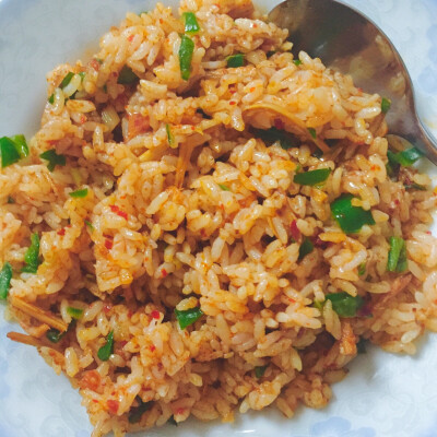牛蹄筋炒饭 来一勺嘛\(//∇//)\