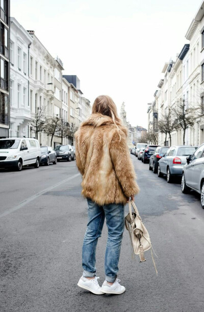 FUR COAT