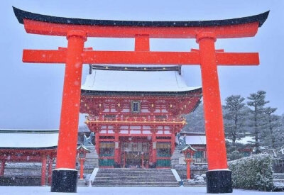 雪中的伏见稻荷神社 雪中的贵船神社