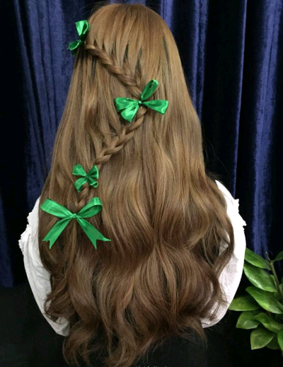 冷棕色加蝴蝶结，大方不失妖艳