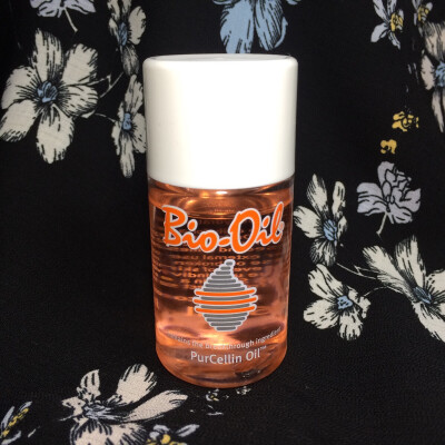 bio-oil 本想靠它抚平从小到大的疤痕 但是没有坚持下来 前面坚持的两个月里感觉有一点点效果吧 针对妊娠纹修复的 可能对长久的疤痕效果不太明显？