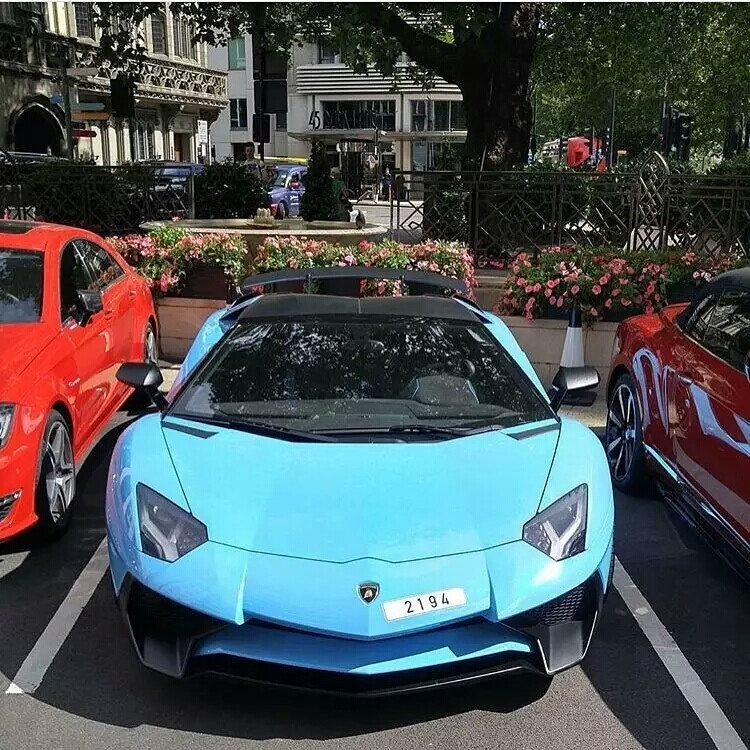 Lamborghini Aventador*SV‘’【街头暴力】艺术，设计，写真，特写，旅行，摄影◢超跑，贵族，现代，时尚◢跑车◢街拍，原创，生活，◢意境 ，壁纸，锁屏，酷炫，流行，青年，欧美，◢侵删↣ ...♛by.艾莉薇儿*