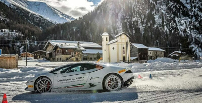 Lamborghini 雪山咆哮【狂暴特写】艺术，设计，写真，特写，旅行，摄影◢超跑，贵族，现代，时尚◢跑车◢街拍，原创，生活，◢意境 ，壁纸，锁屏，酷炫，流行，青年，欧美，◢侵删↣ ...♛by.艾莉薇儿*