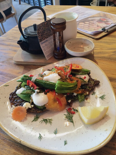 Vegetable hot cake and tea 